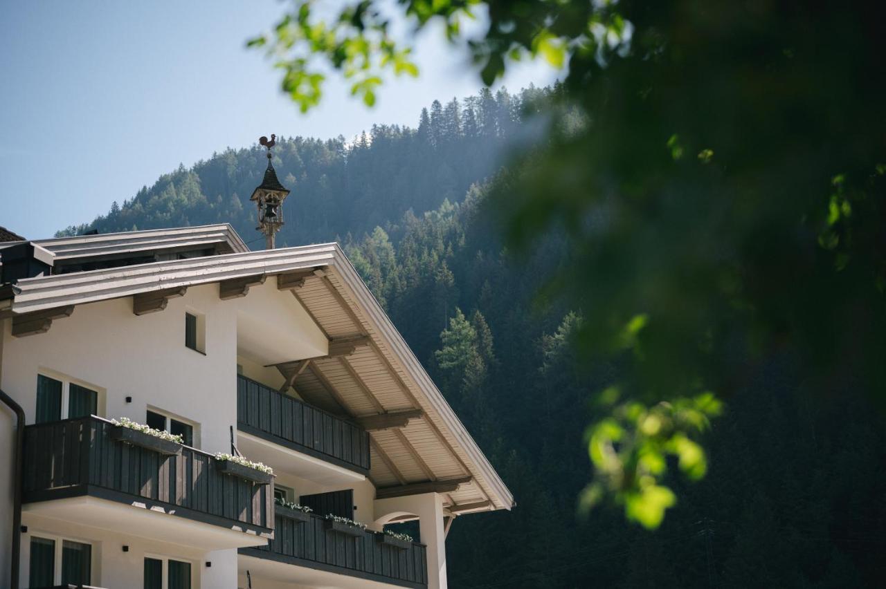 Hotel Fronza - Your Hike & Mountain Home Lutago Exterior photo