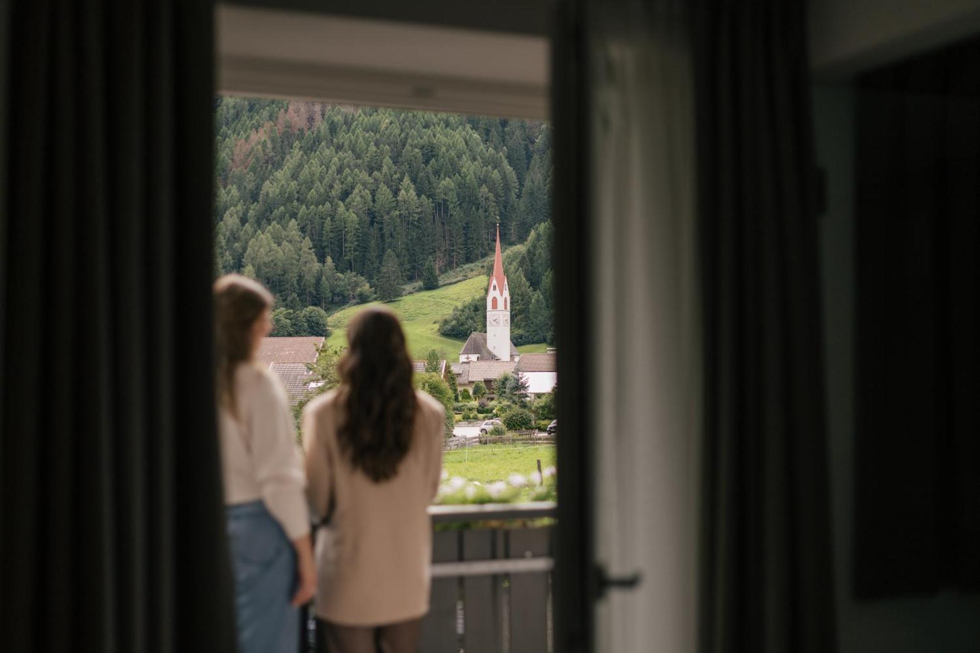 Hotel Fronza - Your Hike & Mountain Home Lutago Exterior photo